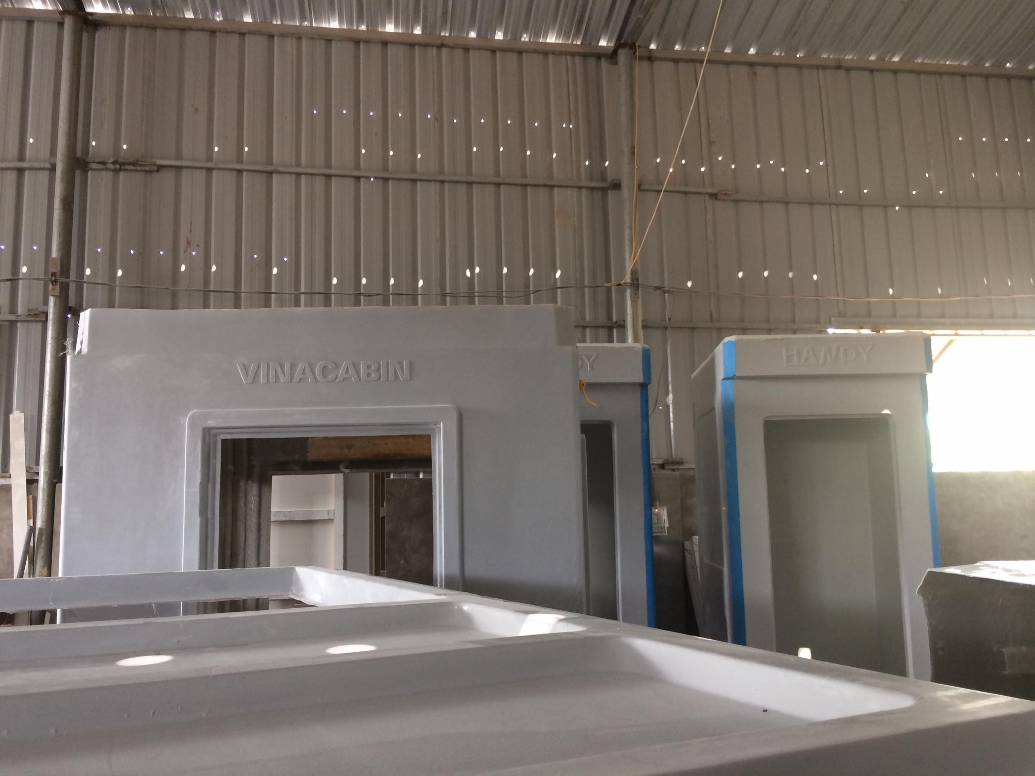 Vỏ nhà bảo vệ được đúc bằng composite