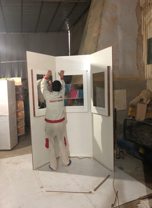 Mô hình cabin chốt bảo vệ lục giác phải được dựng trước bằng gỗ