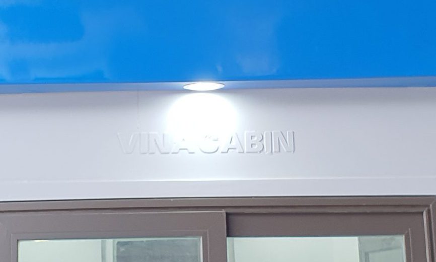 Logo Vinacabin đúc trên nổi bốt gác