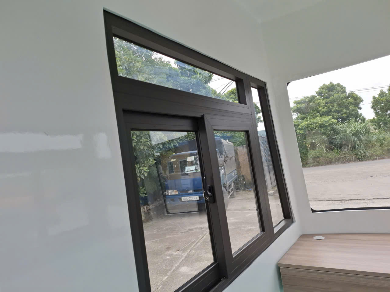 Cửa sổ trái