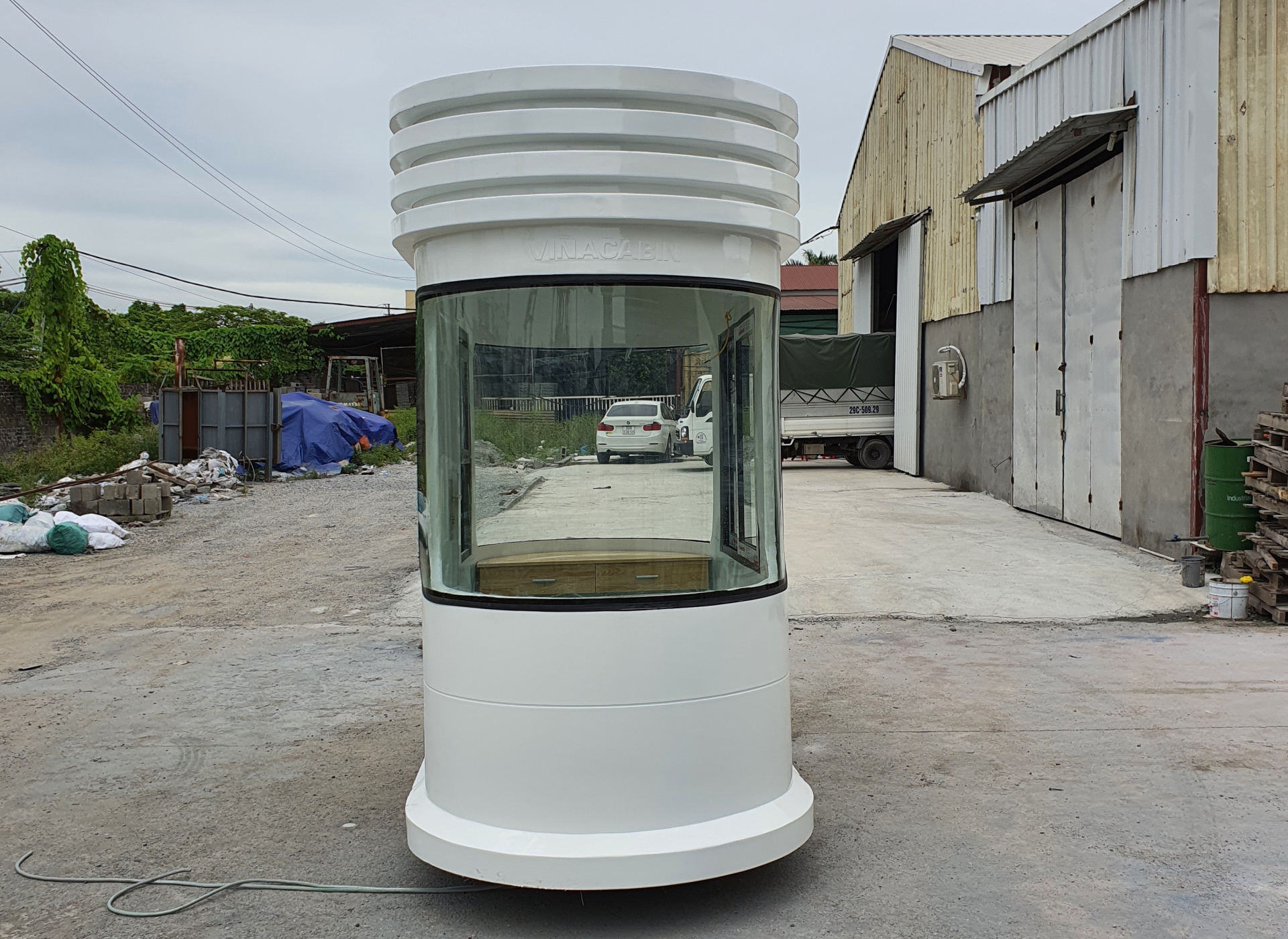 Cabin bảo vệ Vinacabin được chế tạo với tiêu chuẩn cách âm cao để đảm bảo an tâm làm việc