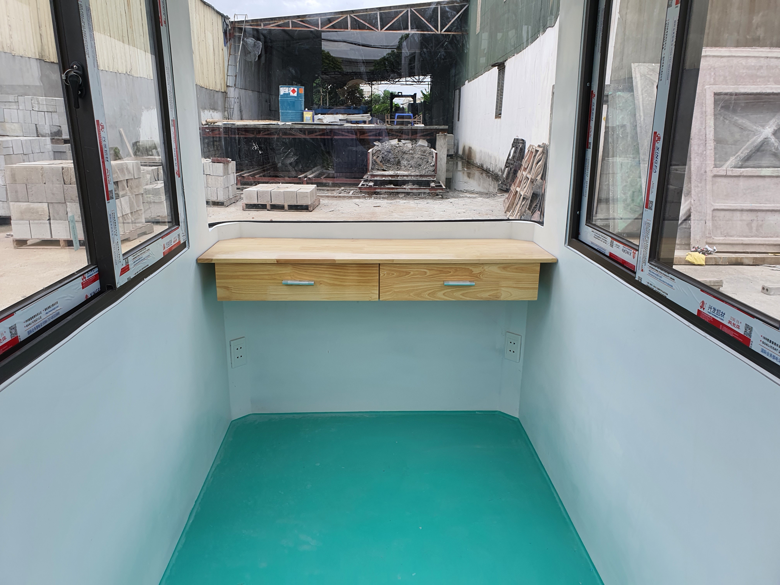 Sàn composite đúc nguyên khối giúp chống nước tuyệt đối và có độ bền trên 30 năm