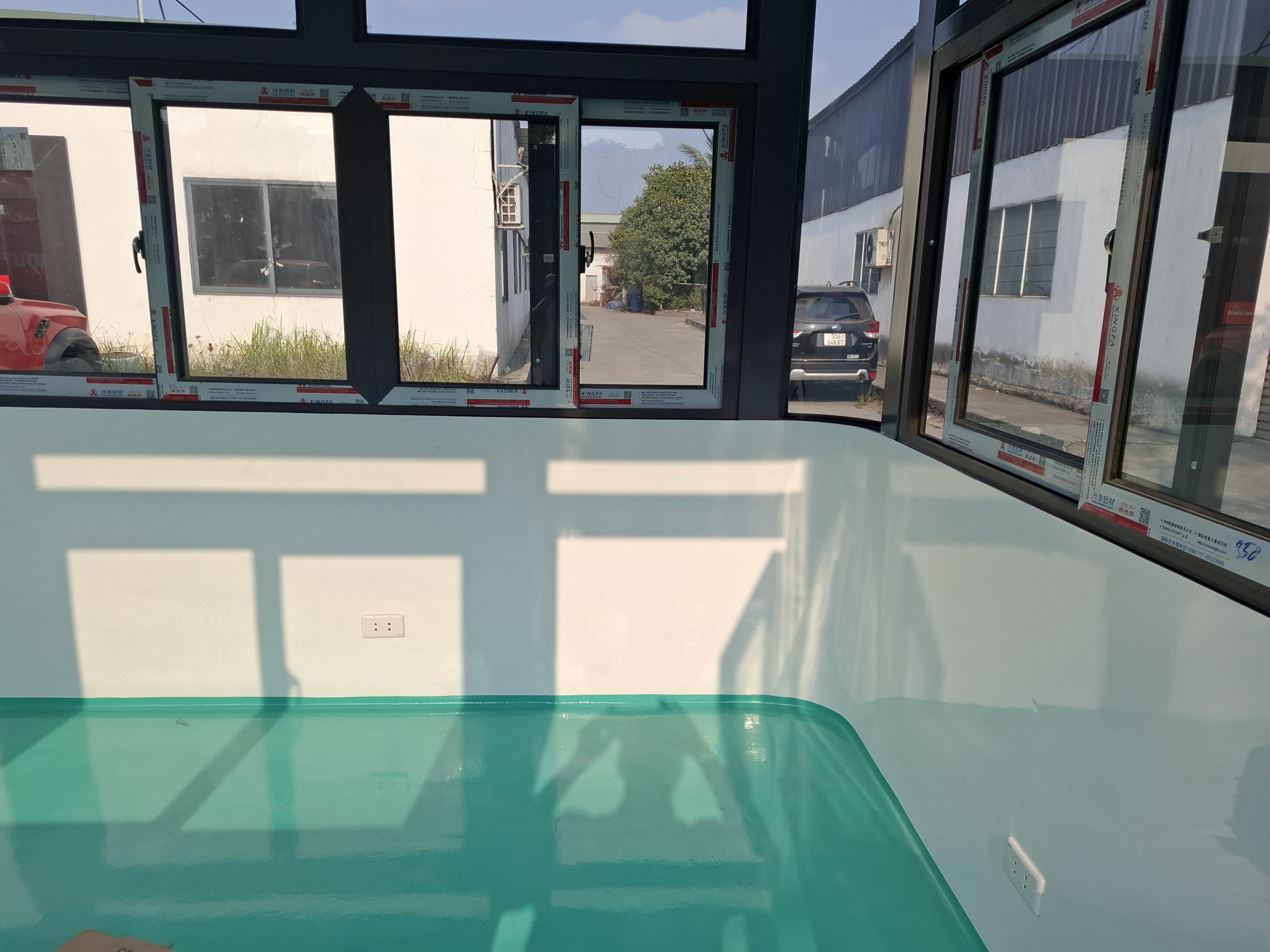 Bề mặt trơn láng dễ vệ sinh chăm sóc