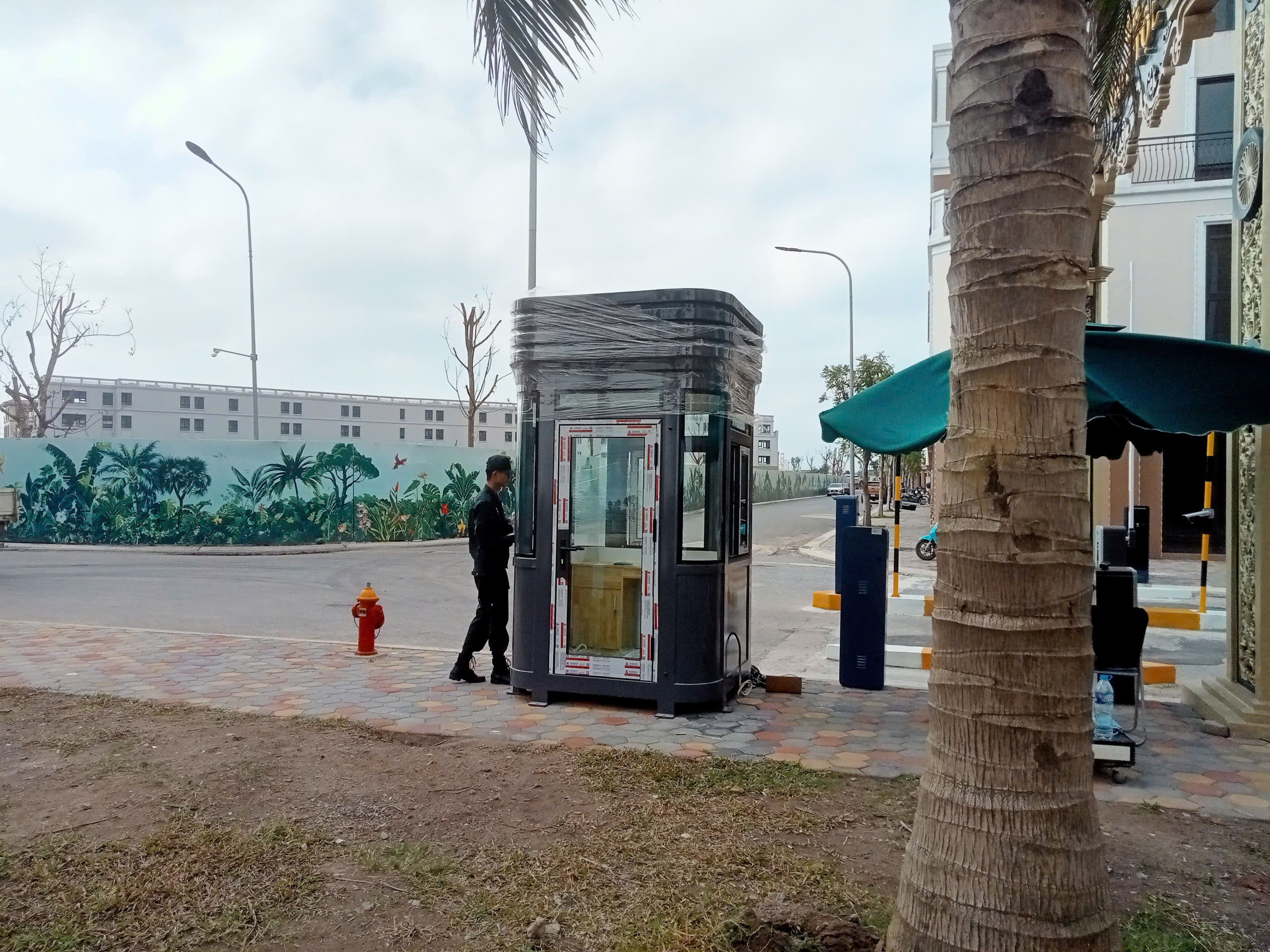 Vọng gác an ninh khu đô thị hoặc quảng trường